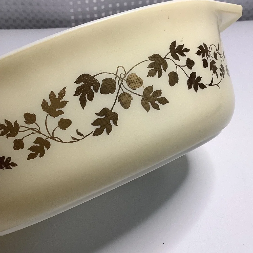 VTG Pyrex 043 Gold Leaf Acorn On Cream Oval Casserole Baking Dish 1.5 Qt No Lid